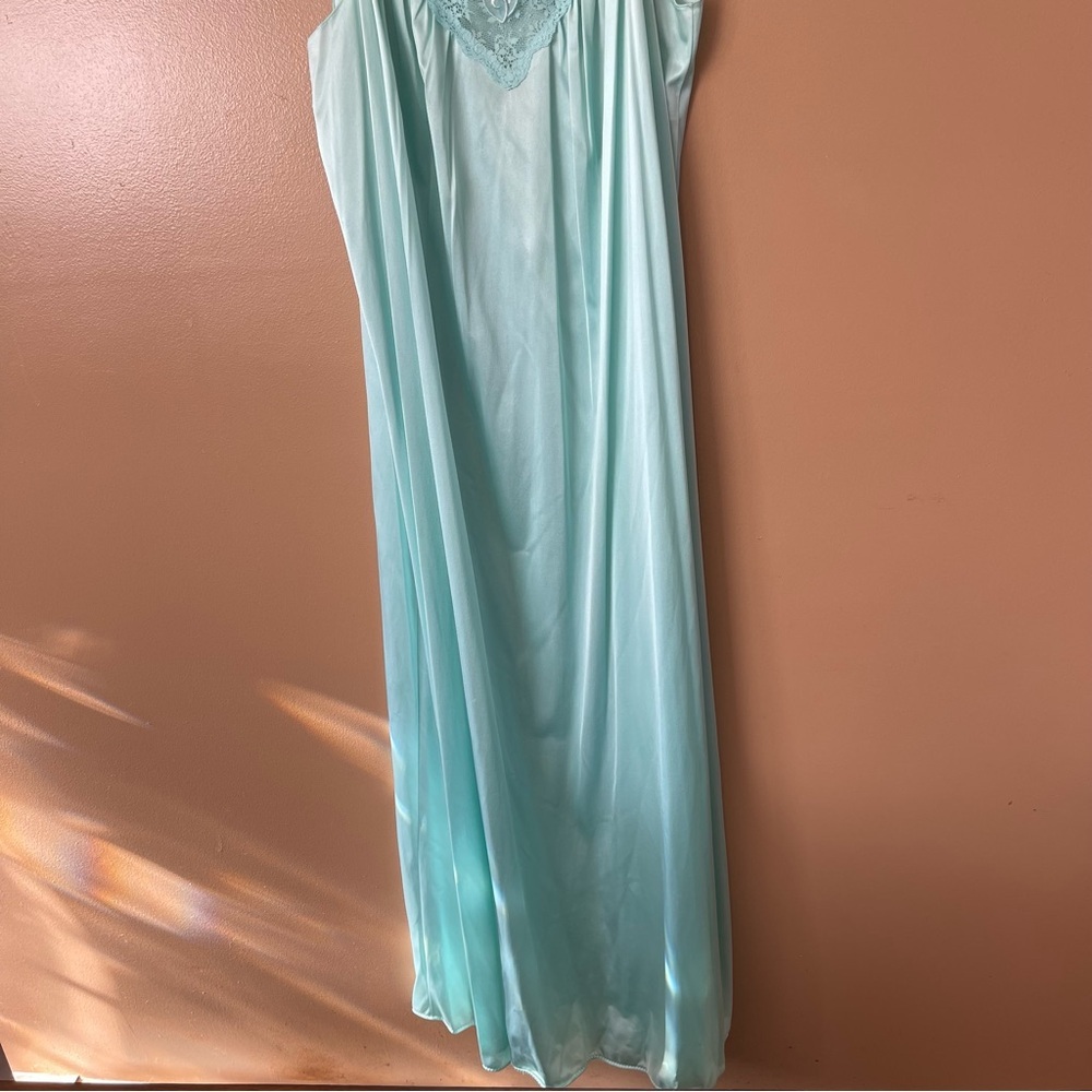 Vintage 1980s Vanity Fair blue Lace Nightgown MADE USA Size M - Picture 3 of 4